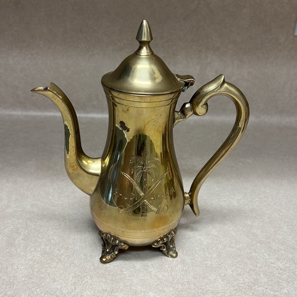 Vintage brass teapot and cups, Saudi Arabia - Picture 4 of 10